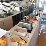 勒莱斯酒店 3* Oiron
